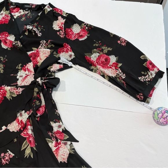 Torrid Black Pink Floral Hi Lo 3/4 Sleeves Georgette Tunic‎ Wrap Blouse 1X - Picture 11 of 13
